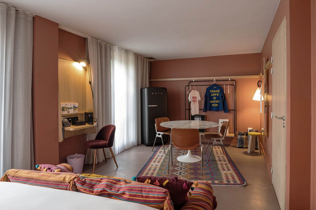 Mob Hotel