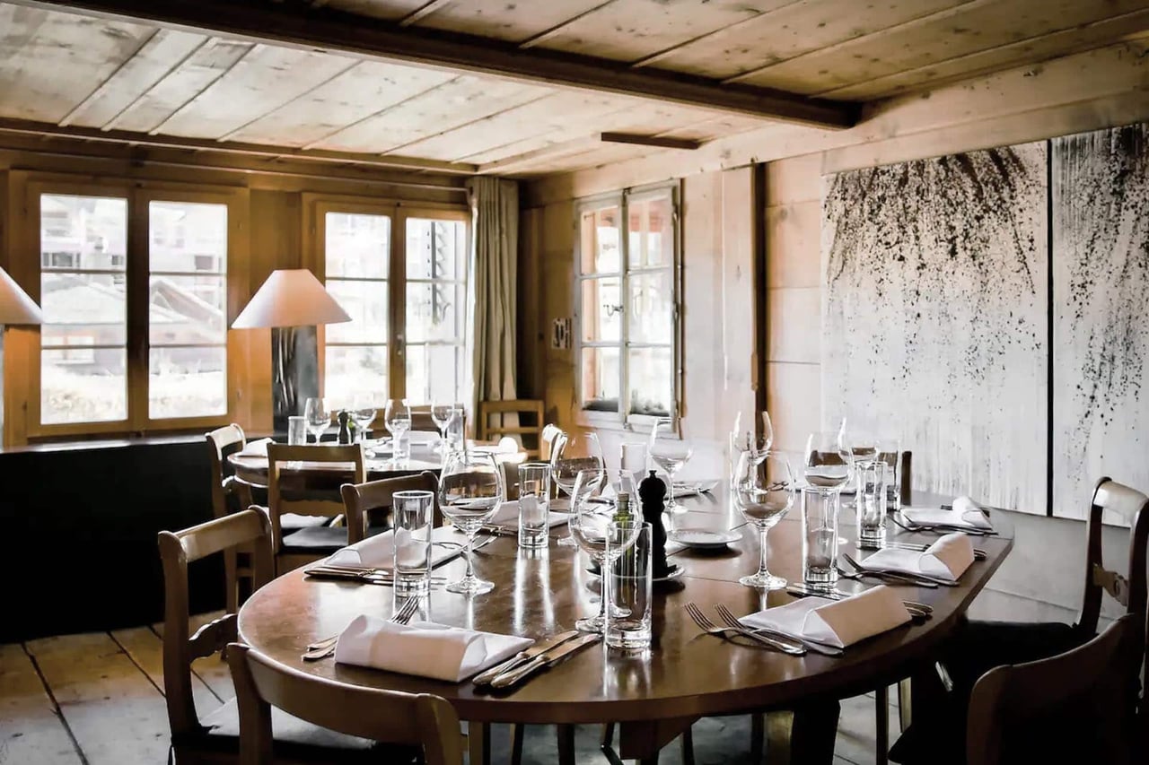 16 Art Bar Restaurant