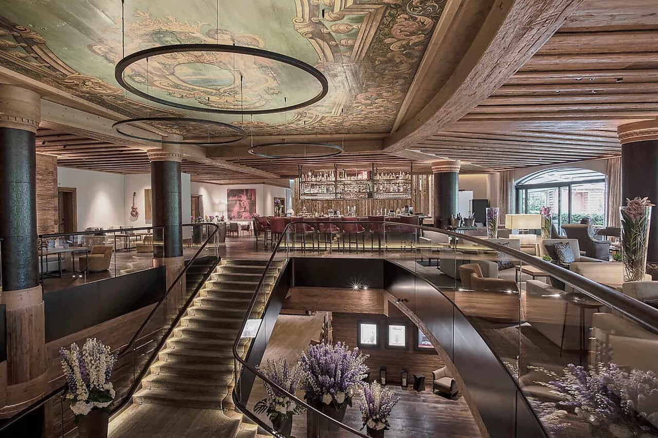 Alpina Lounge & Bar